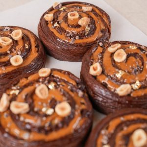 Rollo de croissant cacao y cookie (2)